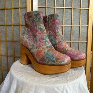 Charlotte Stone PAZ boots Sz8
